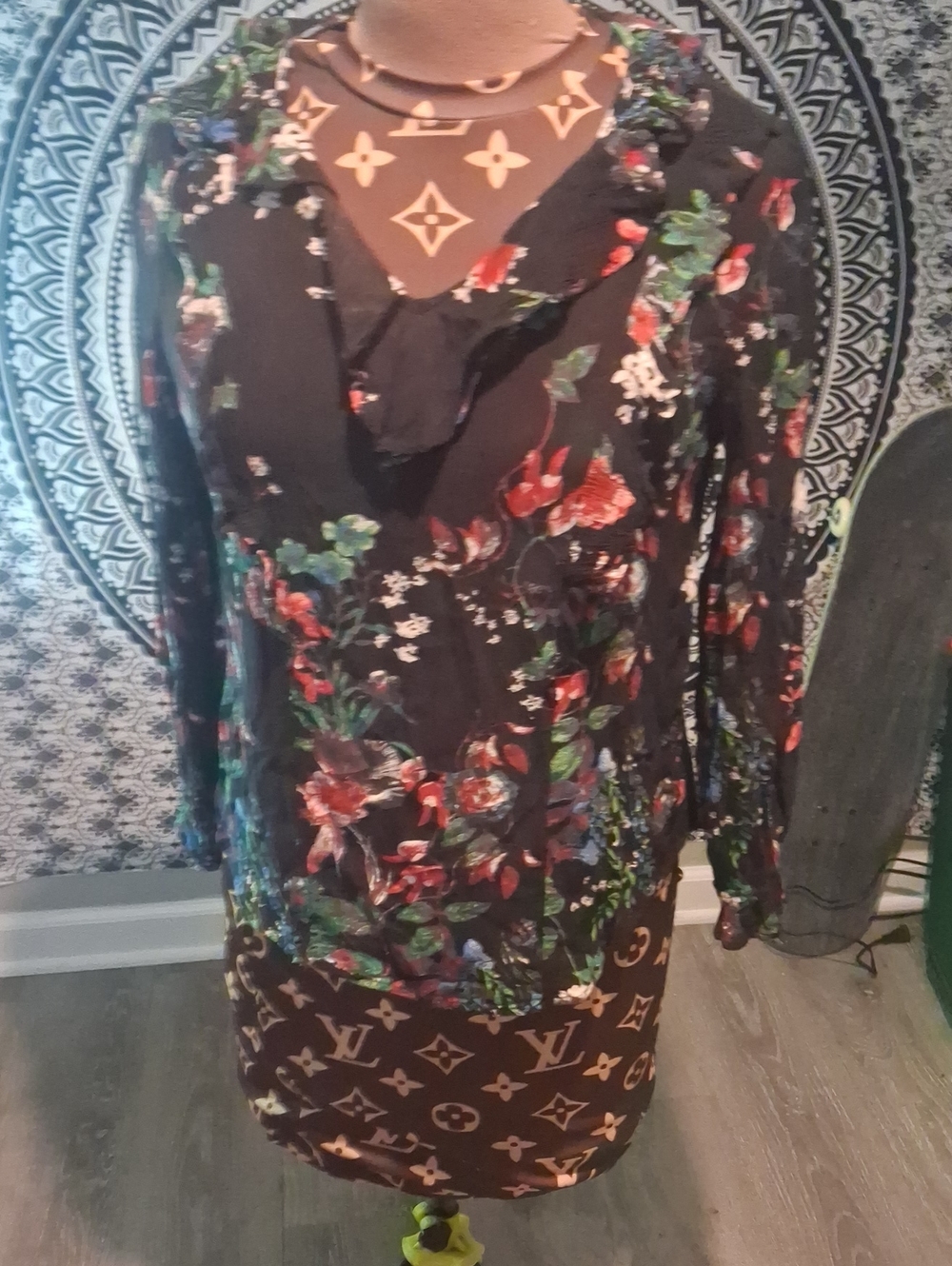 Gilli Floral Midi Dress in Brown & Red Size Medium